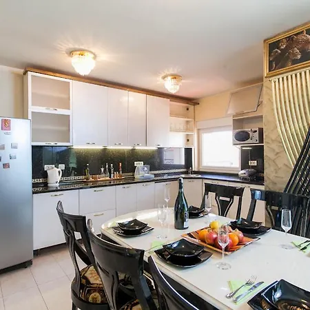 Chiara Apartman *